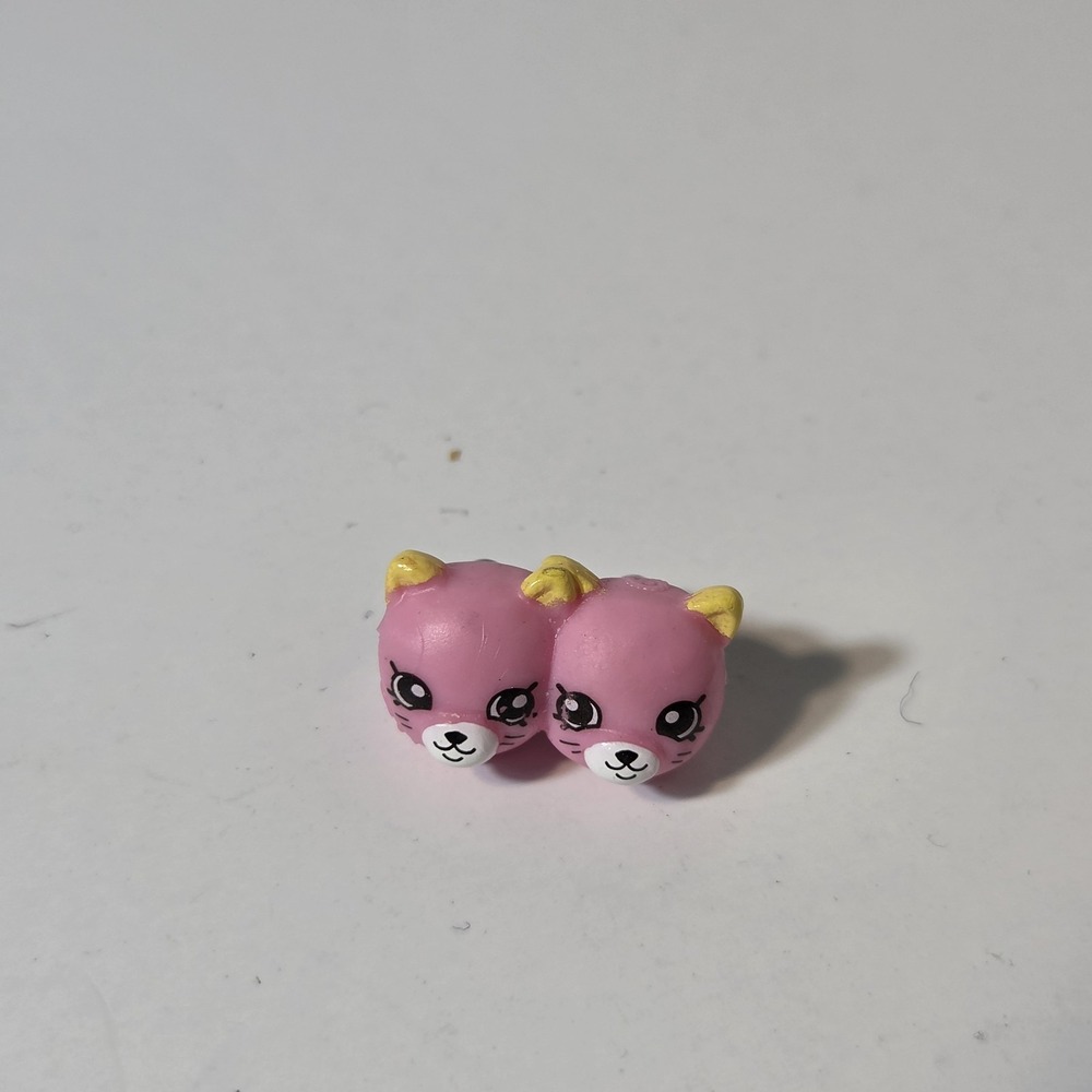 Moose Shopkins Pink Petkins Earring Twins Rare
